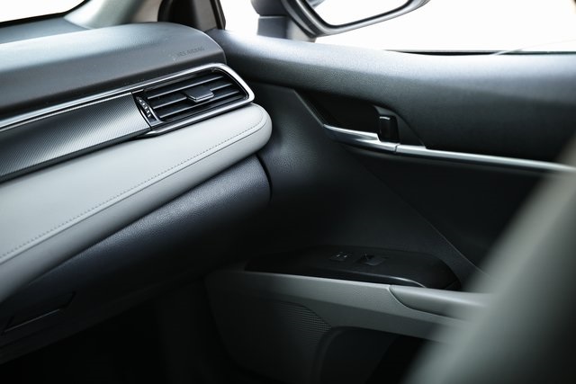 2023 Toyota Camry LE photo 28