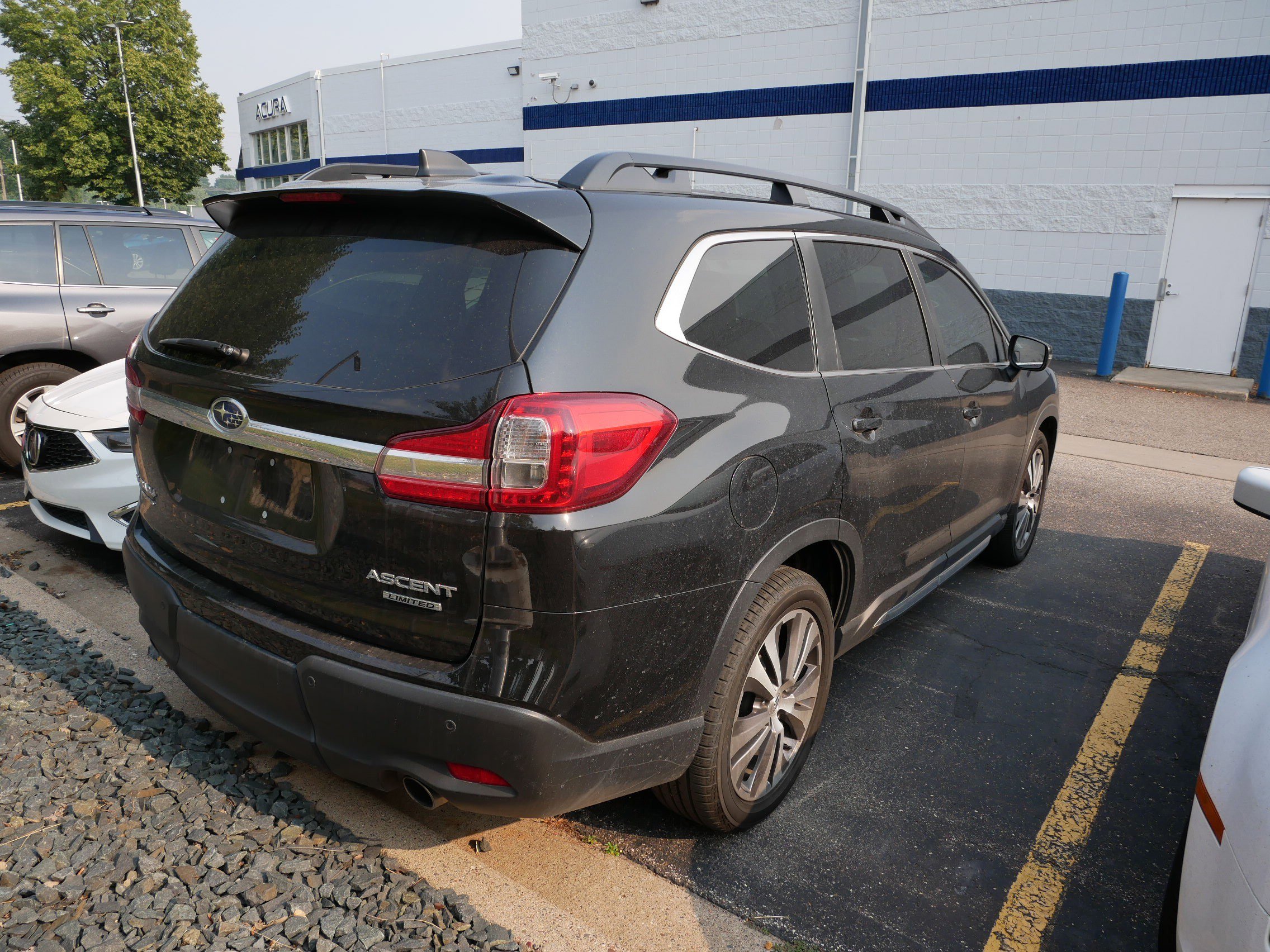 2022 Subaru Ascent Limited photo 2