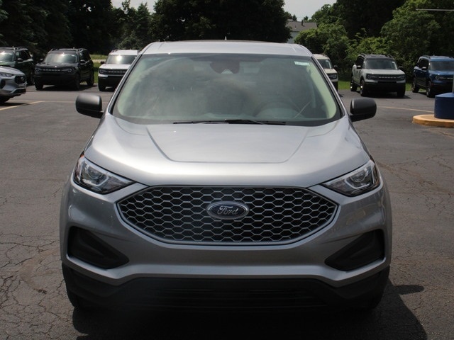 2024 Ford Edge SE photo 2
