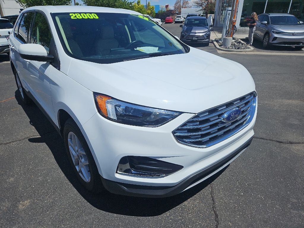 2022 Ford Edge SEL photo 3