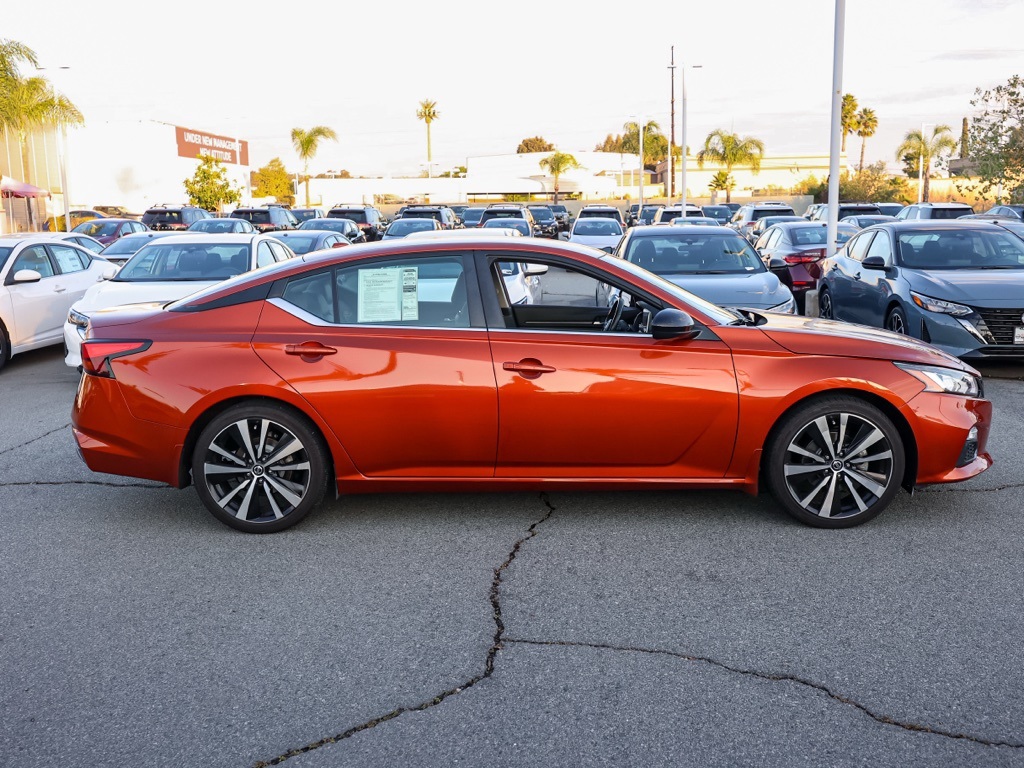 2022 Nissan Altima 2.5 SR photo 2