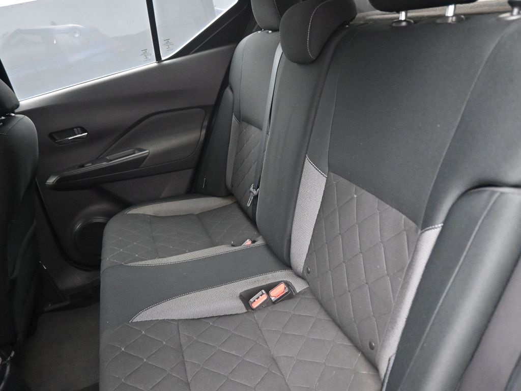 2020 Nissan Kicks SV photo 10