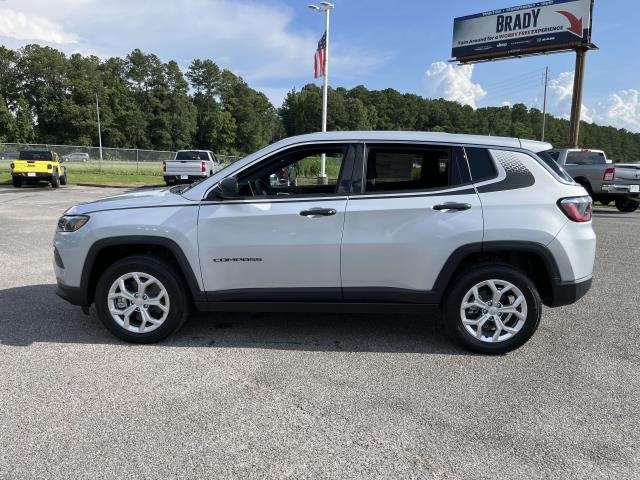 2024 Jeep Compass Sport photo 3