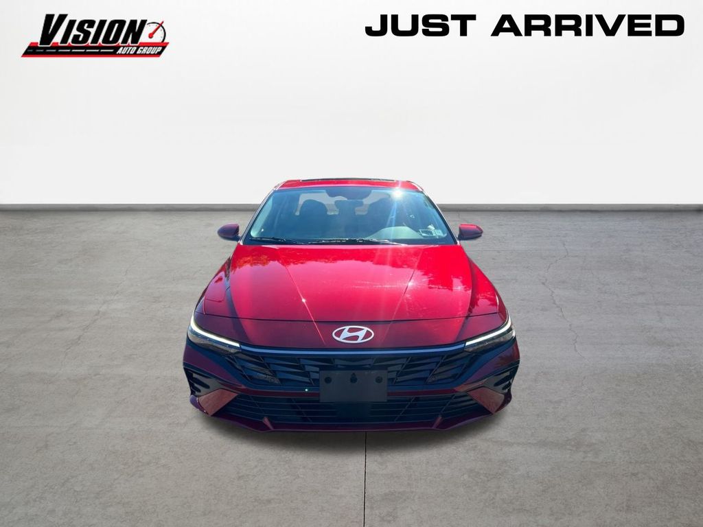 2024 Hyundai Elantra SEL Convenience photo 2