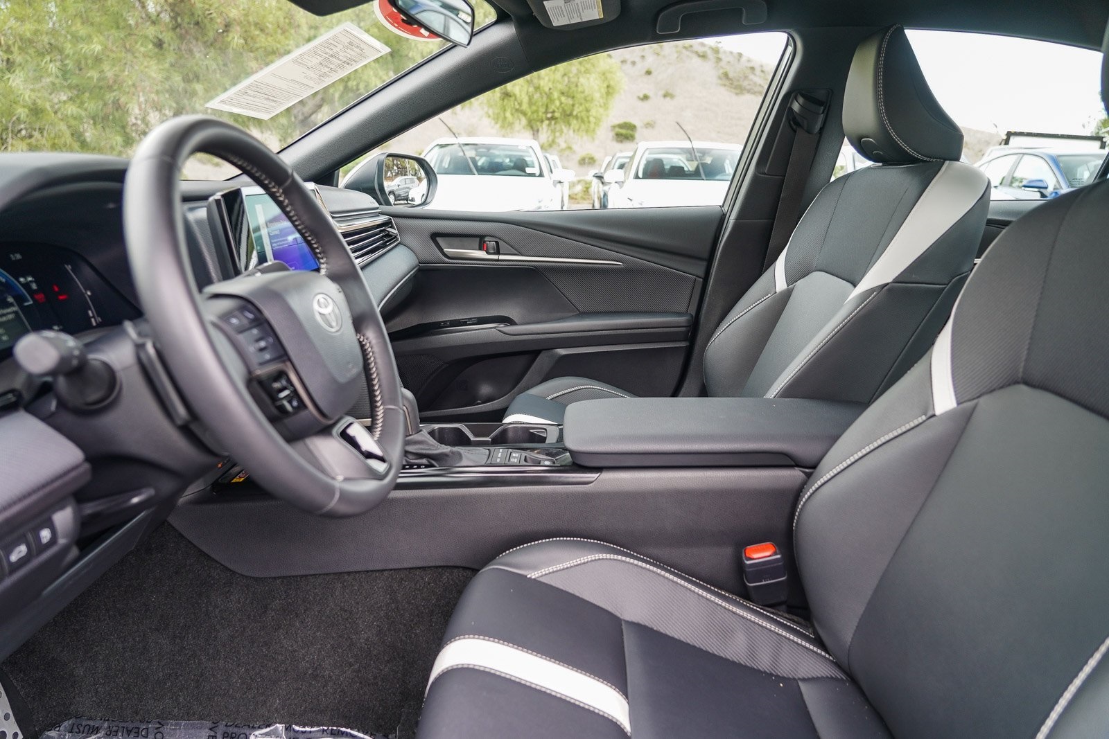 2025 Toyota Camry SE photo 9