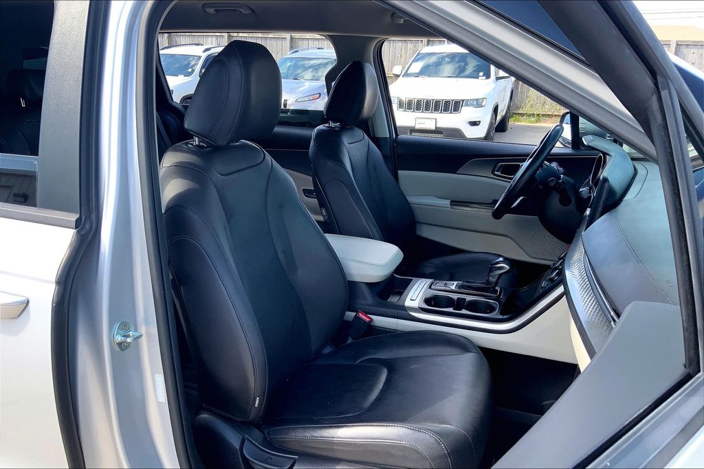 2023 Kia Carnival LX photo 5