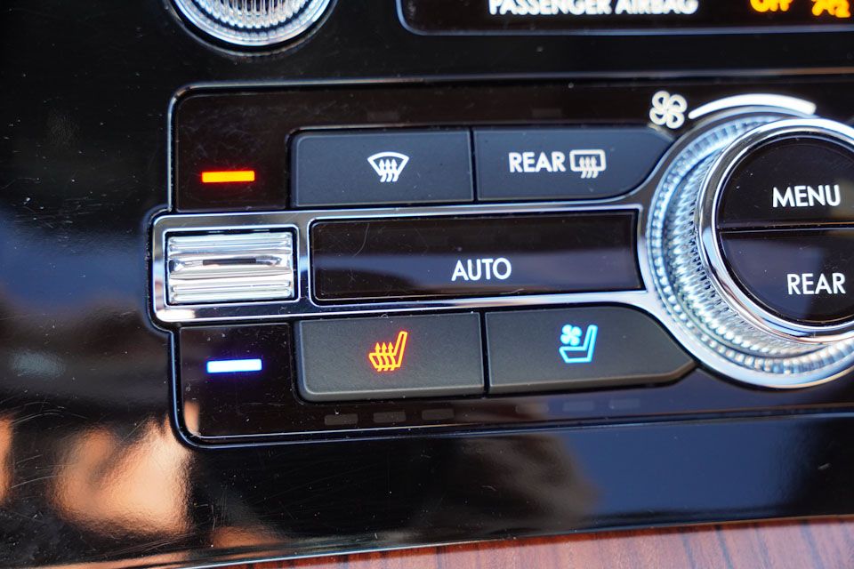 2024 Lincoln Navigator Reserve Luxury Monochromatic photo 32