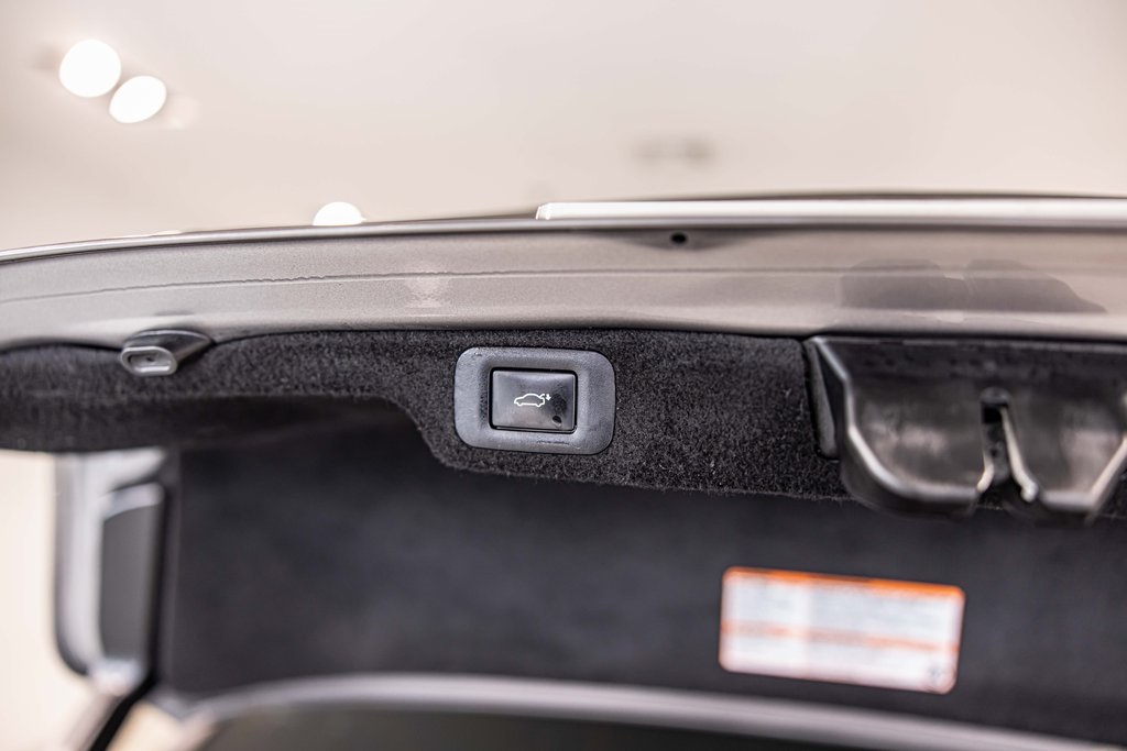 2022 LEXUS LS - Image 17