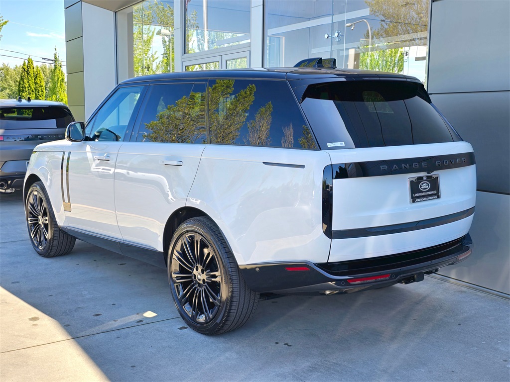 2025 Land Rover Range Rover SE photo 4