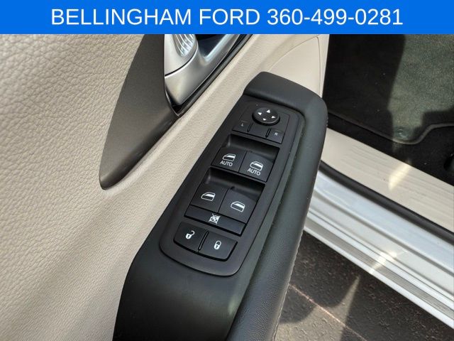 2024 Chrysler Pacifica Touring L photo 15