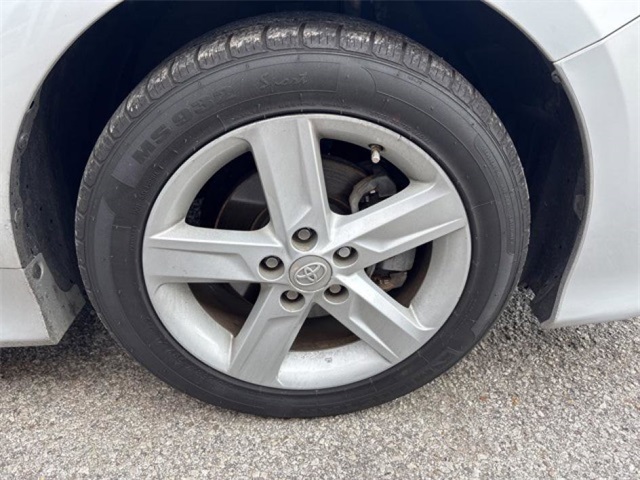 2012 Toyota Camry XLE photo 9