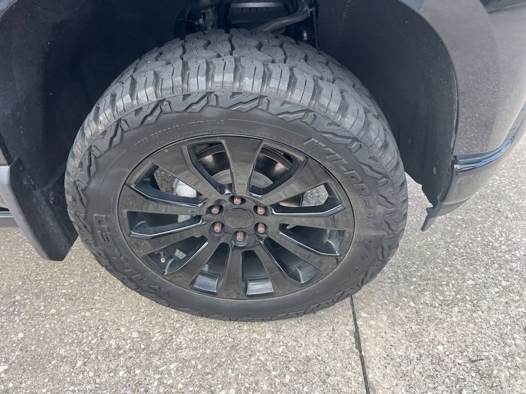 2022 Chevrolet Silverado High Country photo 2