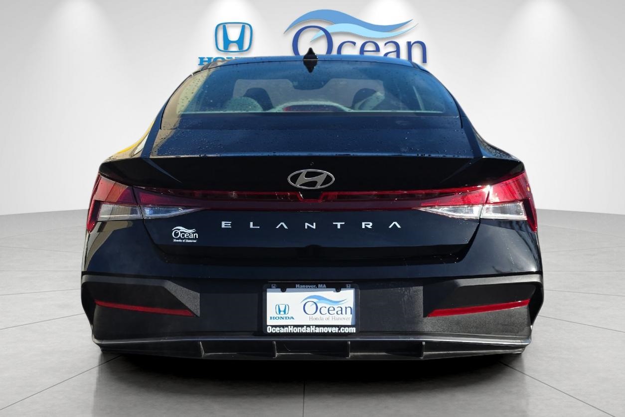 2024 Hyundai Elantra SE photo 4