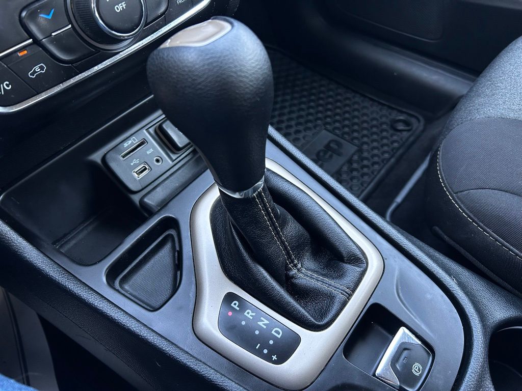2014 Jeep Cherokee Latitude photo 27
