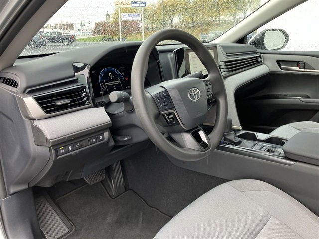 2025 Toyota Camry LE photo 2