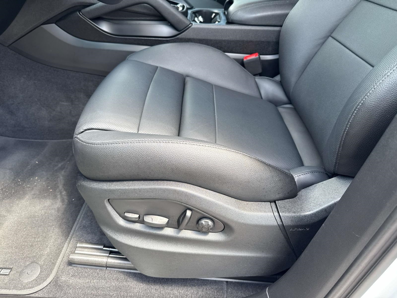 2024 Porsche Cayenne Base photo 20