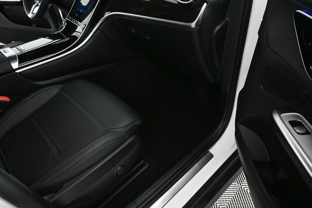 2025 Mercedes Benz GLC 300 photo 22
