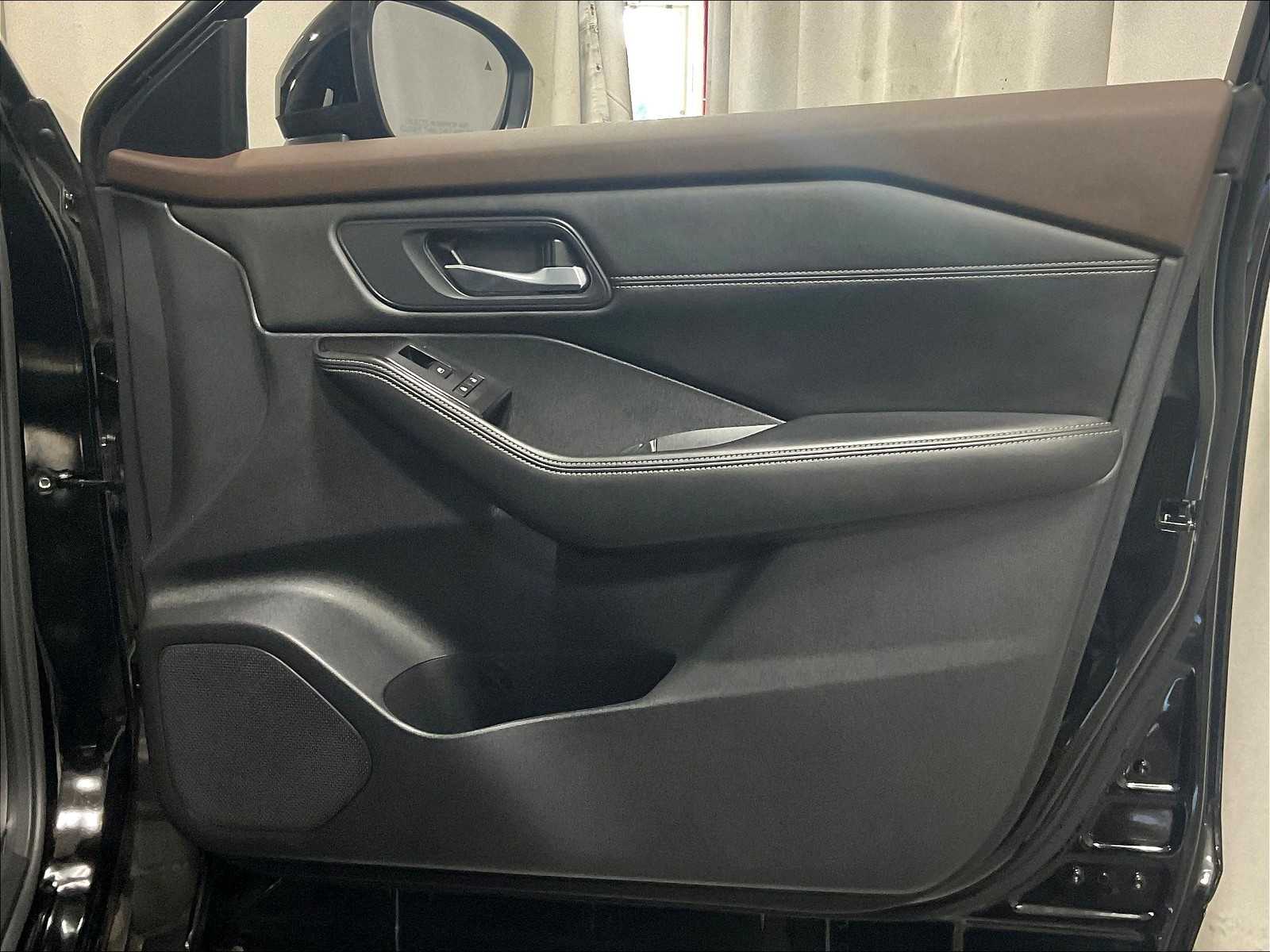 2022 Nissan Rogue SV photo 12