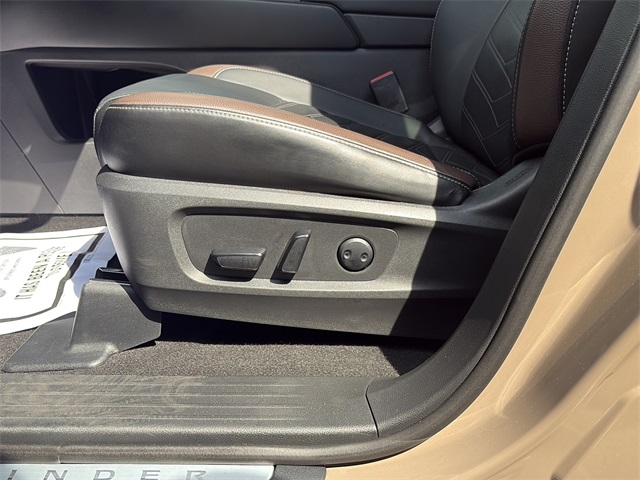2023 Nissan Pathfinder Platinum photo 30