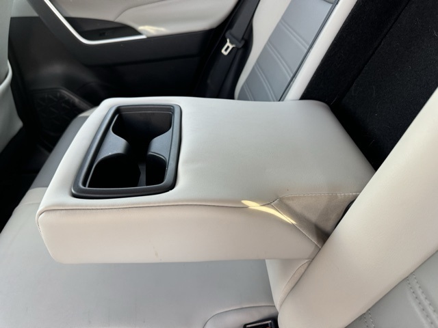 2020 Toyota RAV4 XLE Premium photo 26