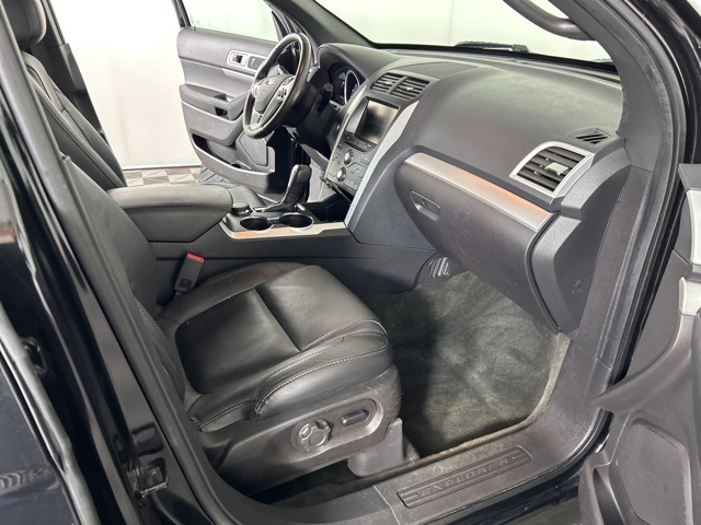 2015 Ford Explorer XLT photo 17