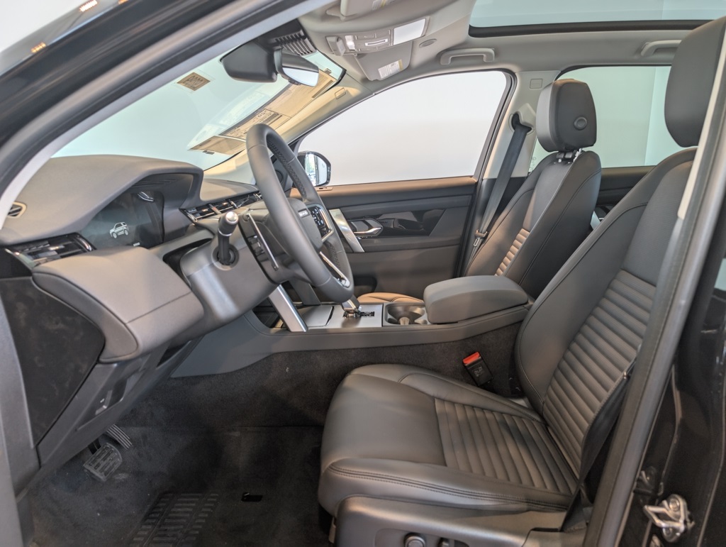 2025 Land Rover Discovery Sport S photo 9