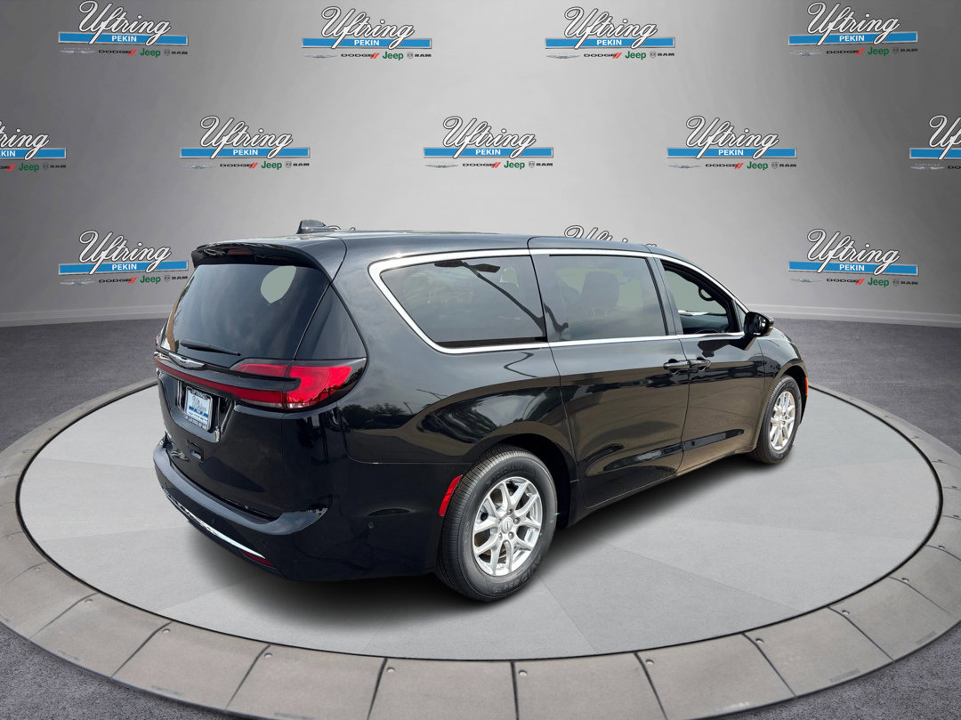 2025 Chrysler Pacifica photo 3