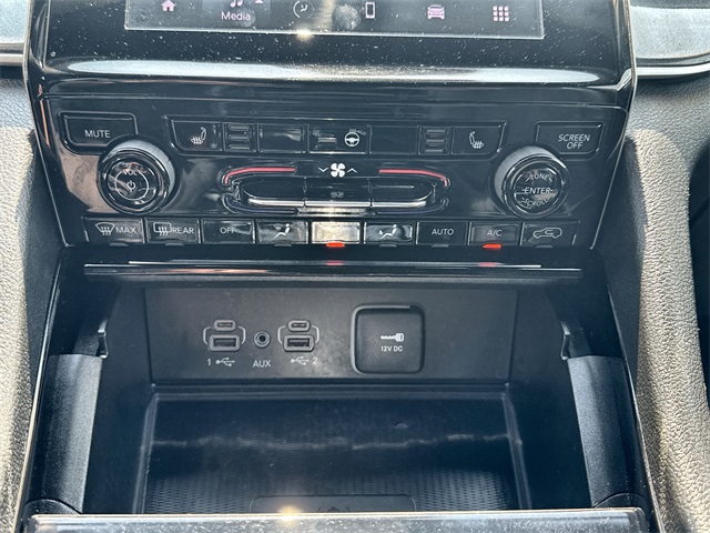 2023 Jeep Grand Cherokee Laredo Altitude photo 16