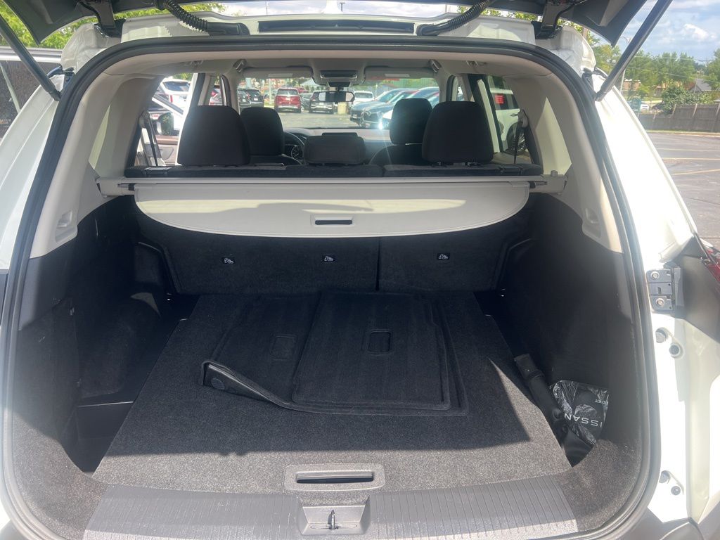 2023 Nissan Rogue SV photo 7