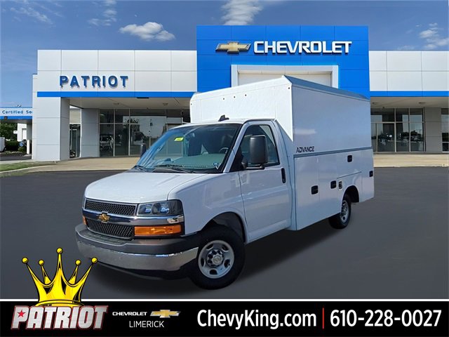 2025 Chevrolet Express Cutaway Base's photo