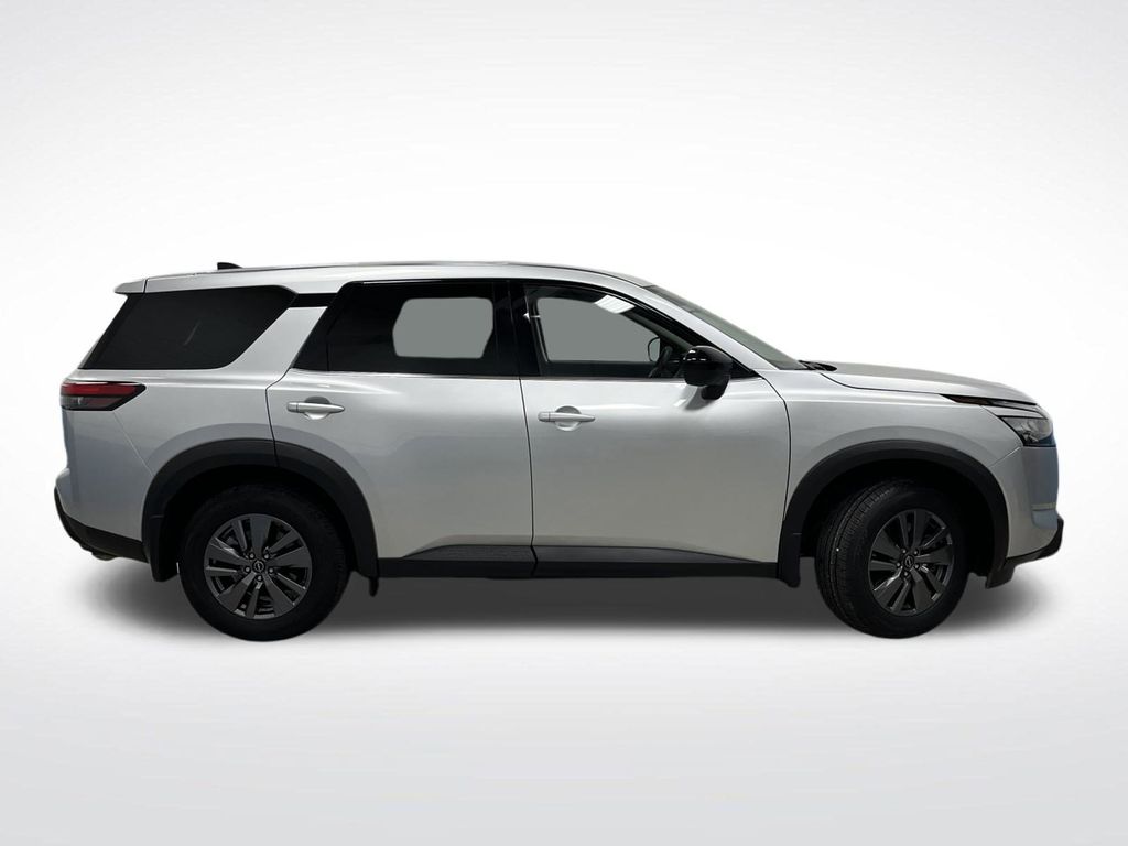 2024 Nissan Pathfinder S photo 2
