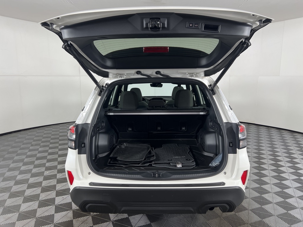 2025 Subaru Forester Premium photo 4