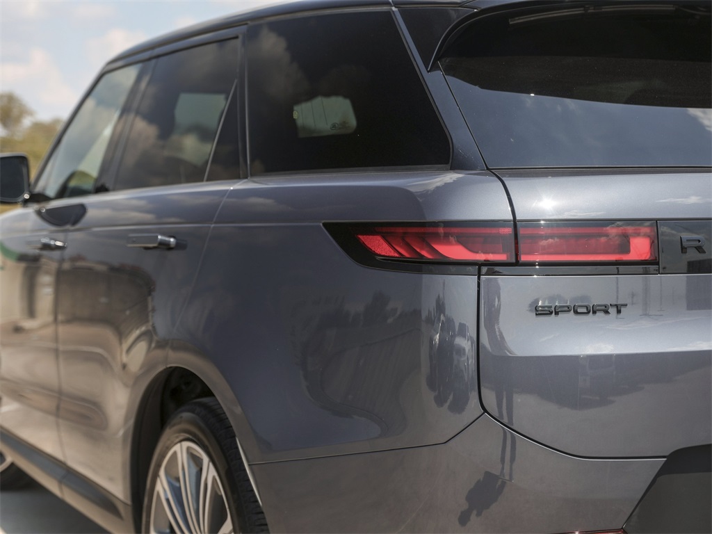 2025 Land Rover Range Rover Sport SE photo 3