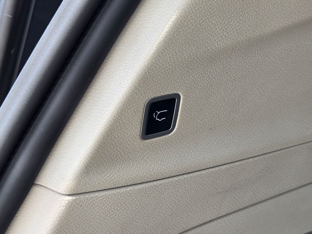 2023 Chrysler Pacifica Touring L photo 12