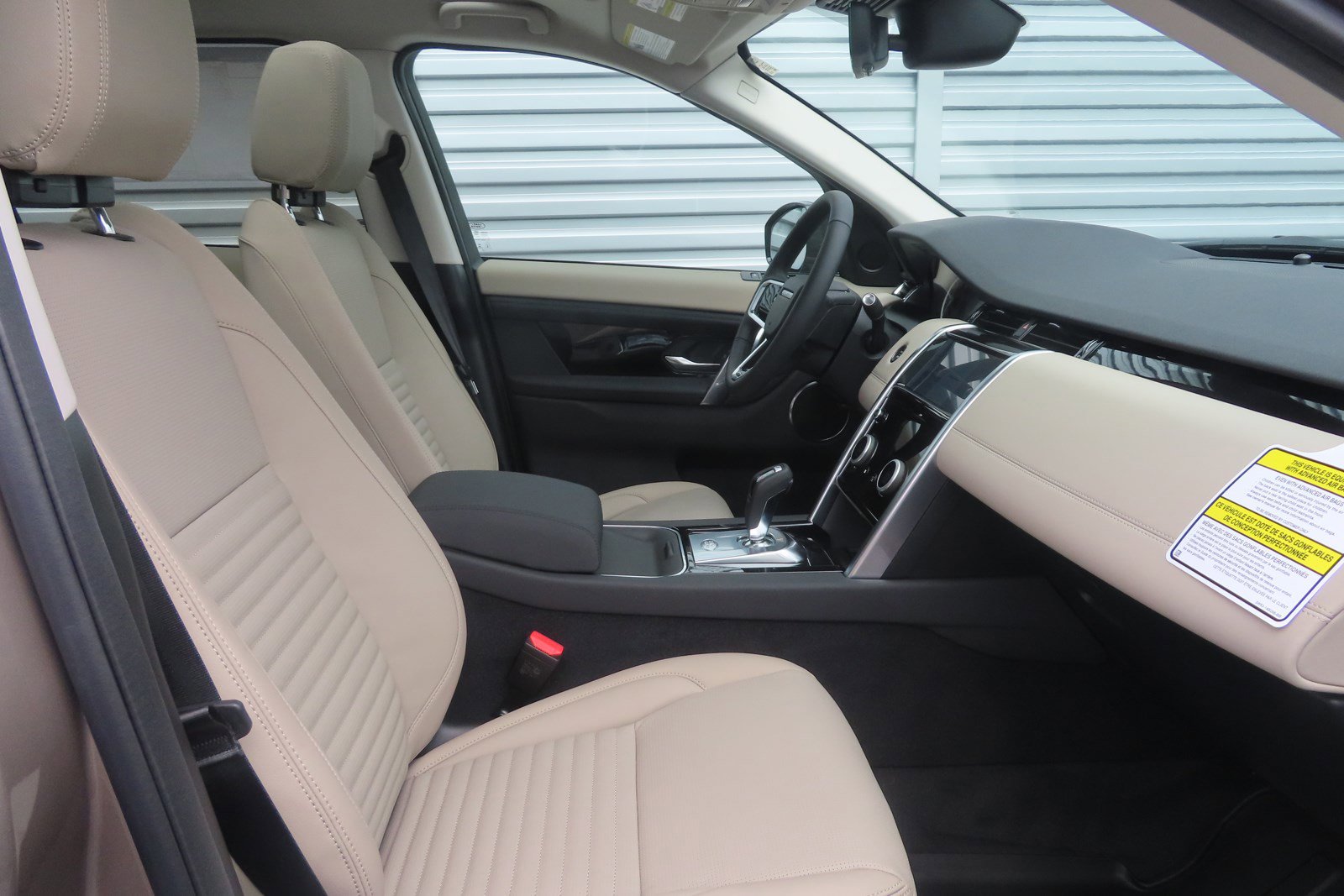 2023 Land Rover Discovery Sport S photo 3