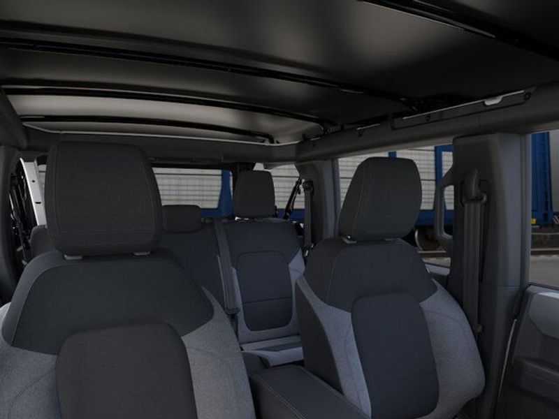 2025 Ford Bronco Base photo 12