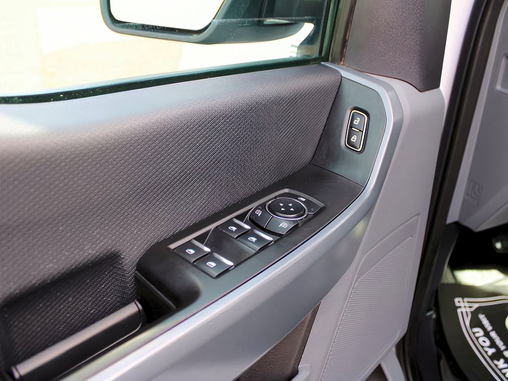 2023 Ford F-150 XLT photo 11