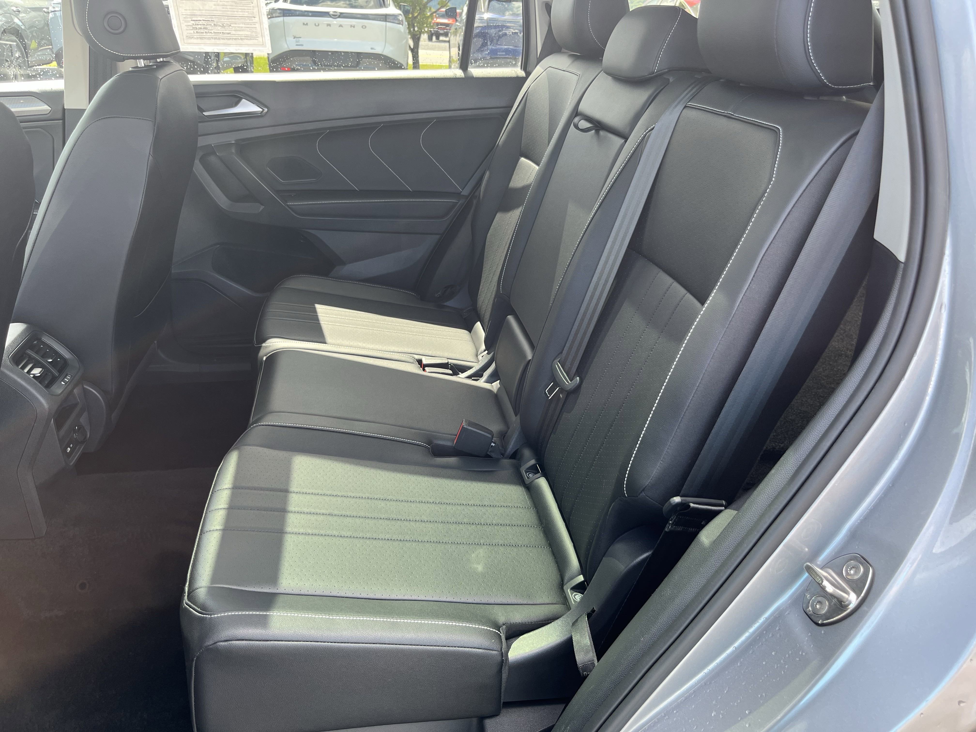 2022 Volkswagen Tiguan SE photo 2