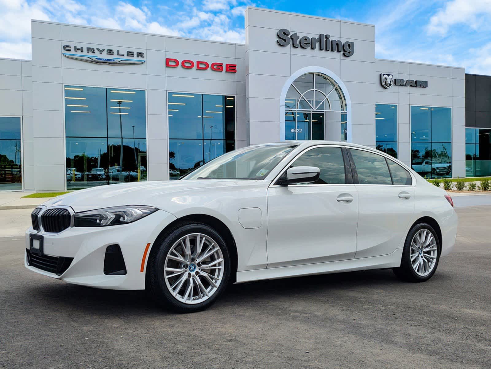 2024 BMW 3 Series 330e's photo