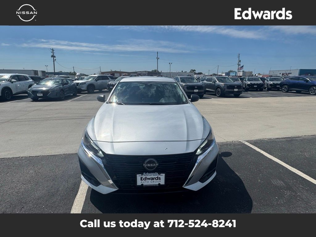 2024 Nissan Altima 2.5 SV photo 2