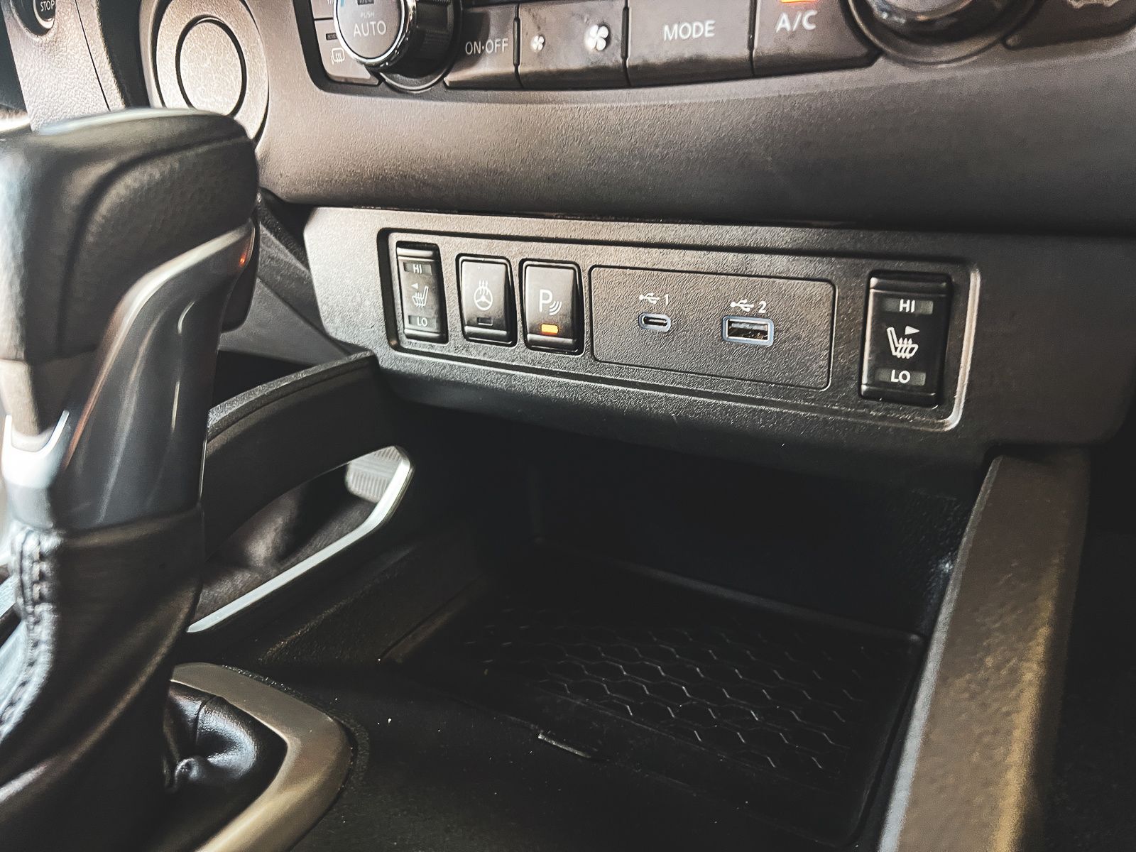 2024 Nissan Frontier SL photo 12