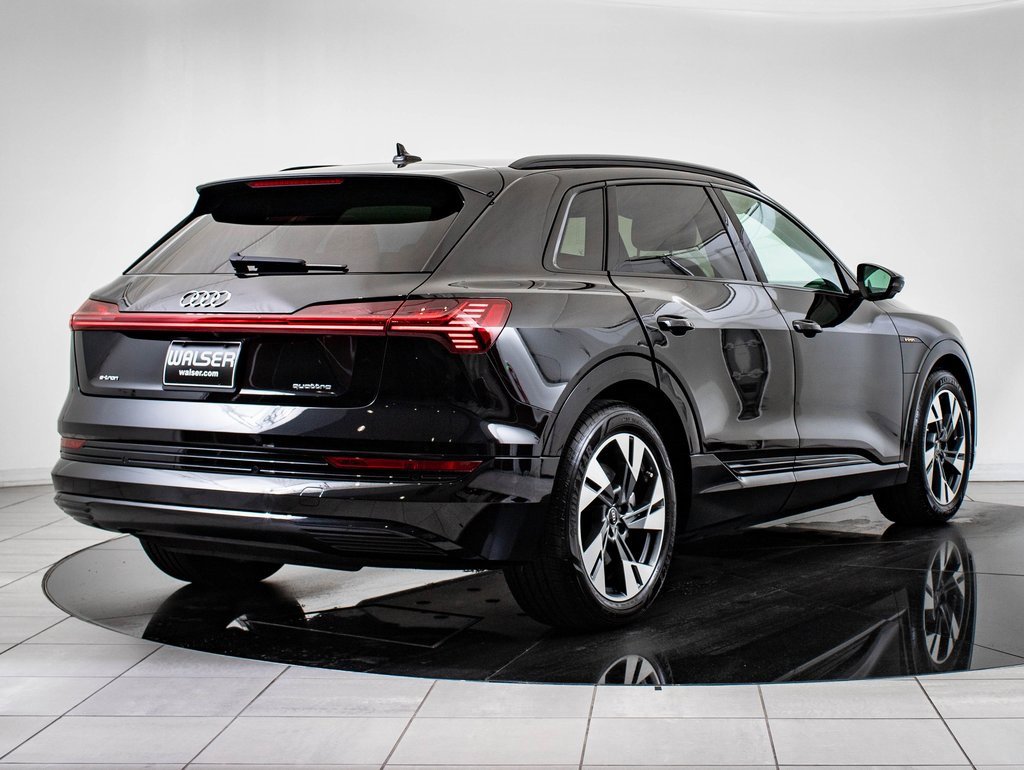 2022 Audi e-tron Premium photo 10