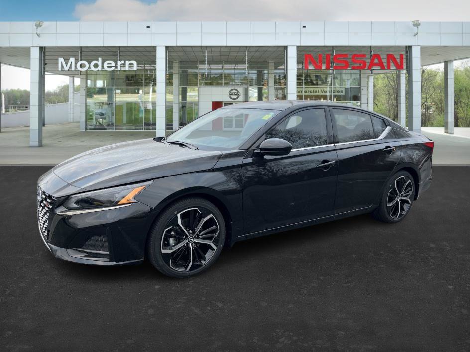 2025 Nissan Altima SR's photo