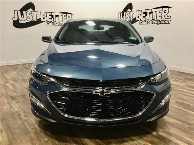 2025 Chevrolet Malibu photo 2