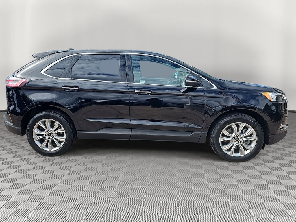 2023 Ford Edge Titanium photo 2
