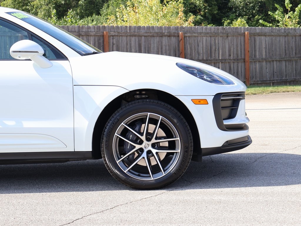 2025 Porsche Macan T photo 10