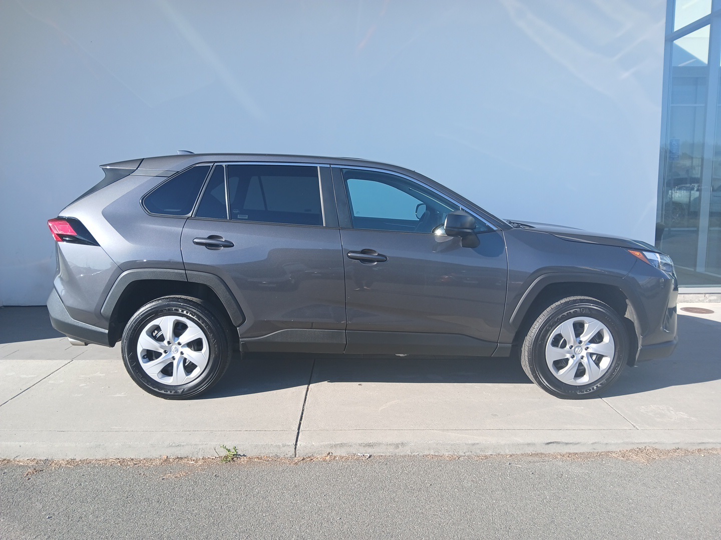 2024 Toyota RAV4 LE photo 3