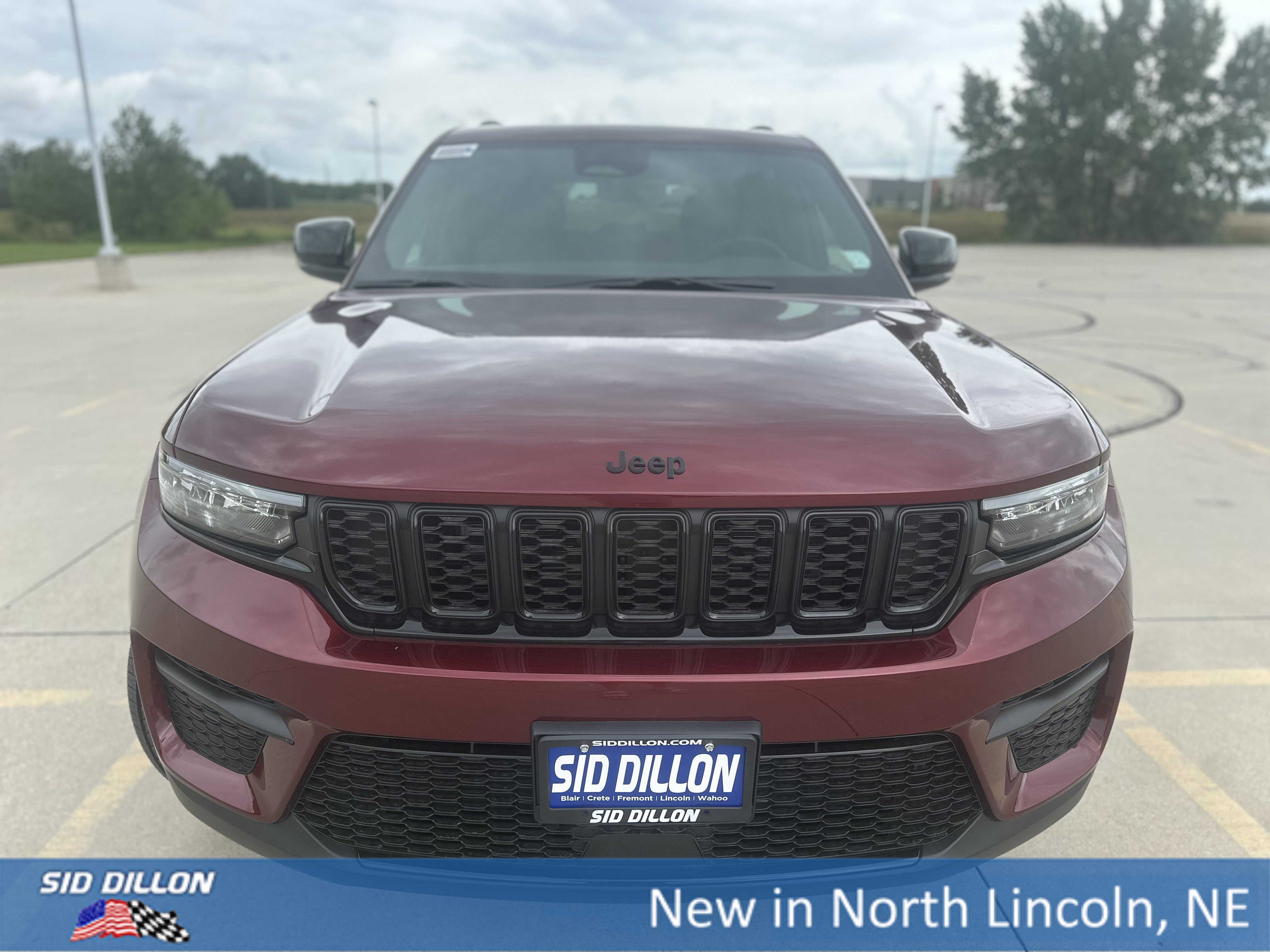 2025 Jeep Grand Cherokee Laredo Altitude photo 2