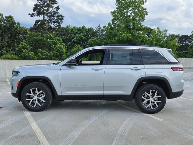 2025 Jeep Grand Cherokee Limited photo 2