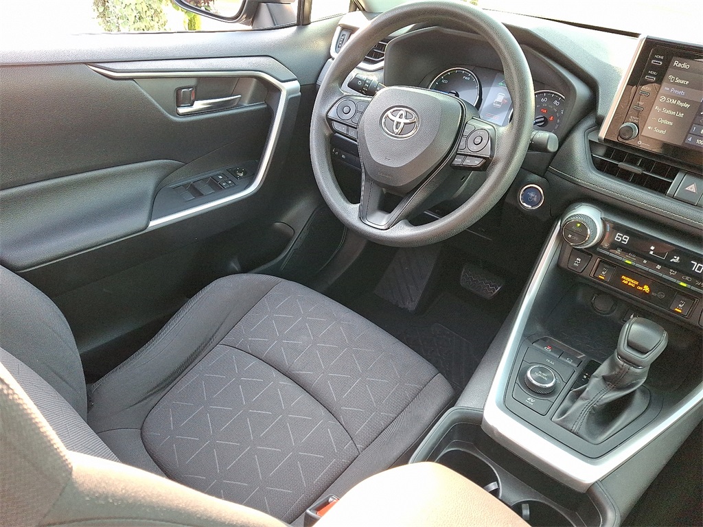 2019 Toyota RAV4 Hybrid XLE photo 13